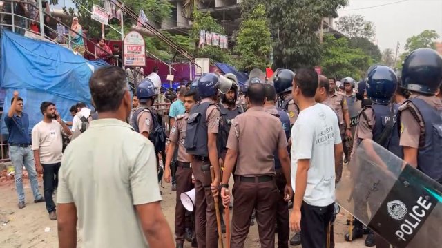 মিরপুরে অবরোধ তুলে নিল বিক্ষুব্ধ জনতা