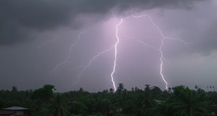 দেশের ৮ অঞ্চলে বজ্রবৃষ্টির আভাস
