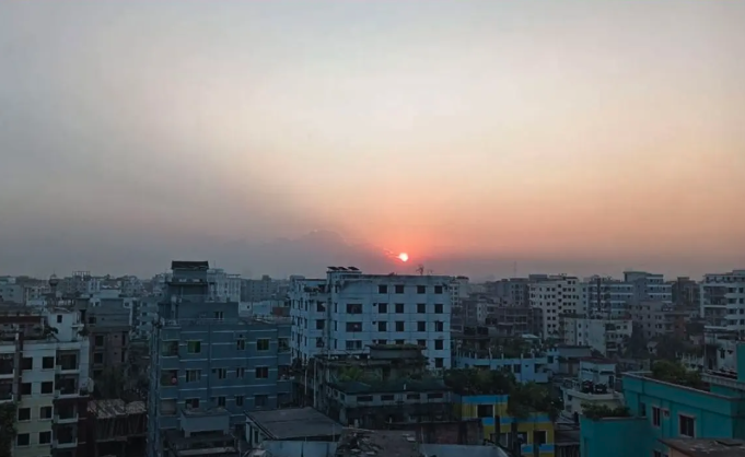 বৃষ্টির আভাস, কমছে না গরমের অস্বস্তি
