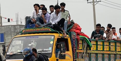 টাঙ্গাইলের মর্মান্তিক দুর্ঘটনার পরও থামছে না ট্রাক-পিকআপে ঝুঁকিপূর্ণ ঈদযাত্রা