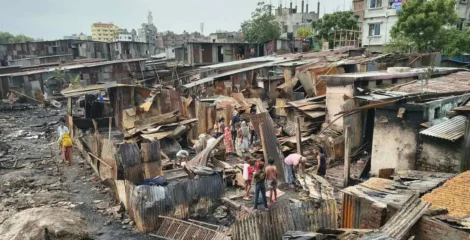 কালশীর বস্তিতে ভয়াবহ আগুন, ঈদের আগে খোলা আকাশের নিচে শত পরিবার