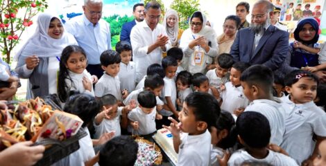 শিশুদের সঙ্গে আনন্দঘন সময় কাটালেন প্রধানমন্ত্রী তারেক রহমান