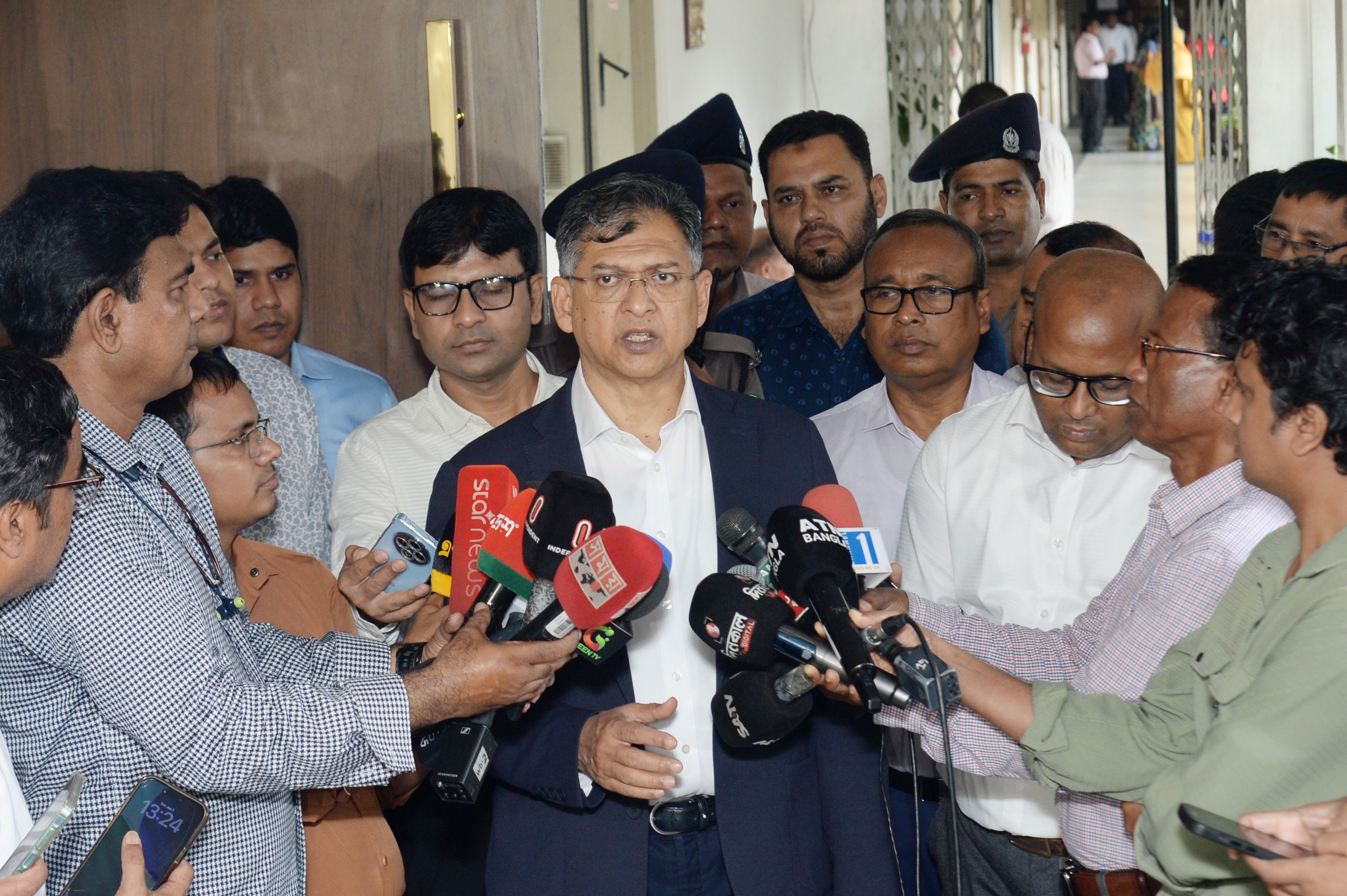 অপরাধ দমনে ভালো কাজে পুরস্কার, গাফিলতিতে তিরস্কার : স্বরাষ্ট্রমন্ত্রী