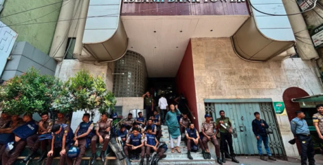 বিক্ষোভের মধ্যেই রাতে ভার্চুয়াল বোর্ড সভা, ইসলামী ব্যাংকের এমডির পদত্যাগ অনুমোদন