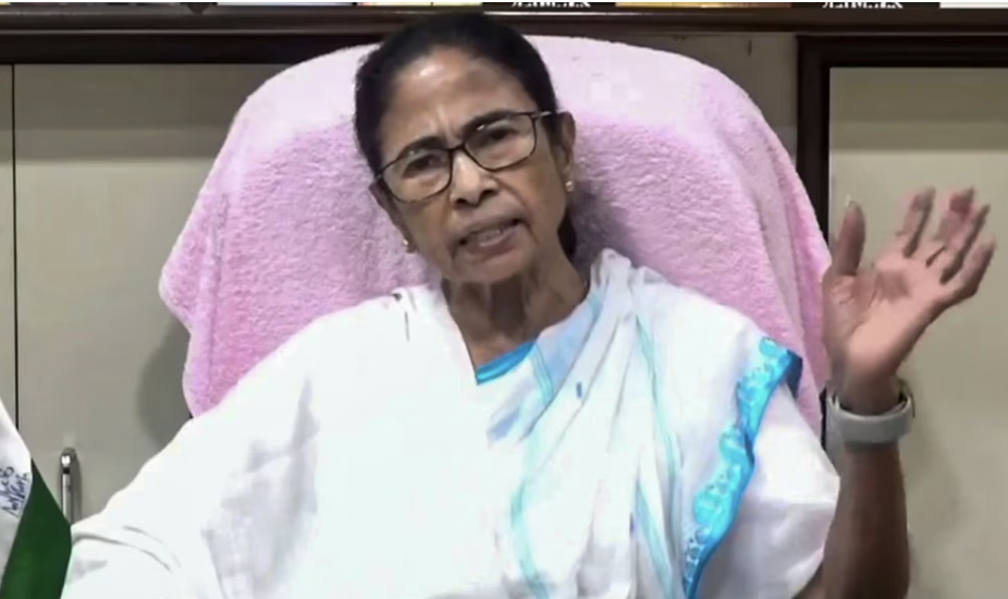 বাংলাদেশ নিয়ে মন্তব্যের জেরে মমতা ব্যানার্জীর বিরুদ্ধে মামলা