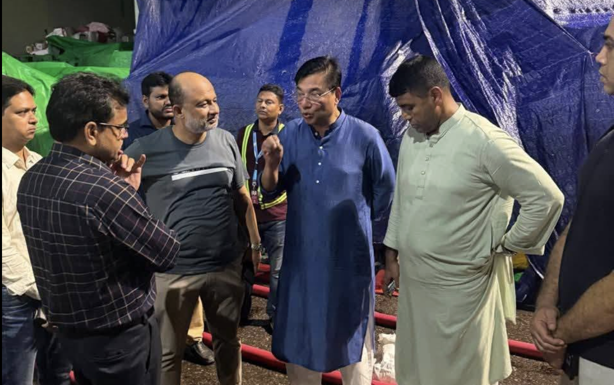 বিমানবন্দরের কার্গো ভিলেজে আগুন দ্রুত নিয়ন্ত্রণে, তাৎক্ষনিক পরিদর্শনে প্রতিমন্ত্রী মিল্লাত