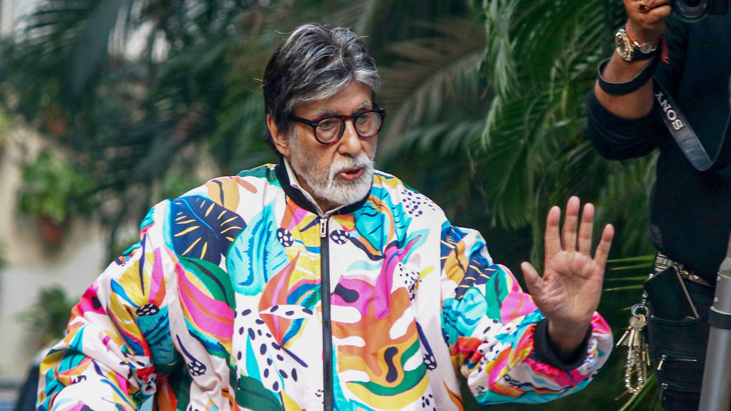 অস্ত্রোপচারের পর কেমন আছেন অমিতাভ?