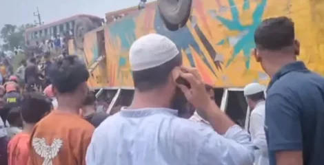 বাস খাদে পড়ে নিহত ৪, আহত ১০