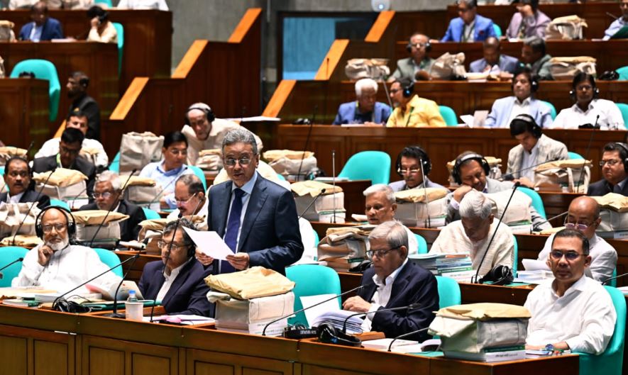 আগামী অর্থবছরের জন্য ৯ লাখ ৩৮ হাজার কোটি টাকার বাজেট প্রস্তাব সংসদে