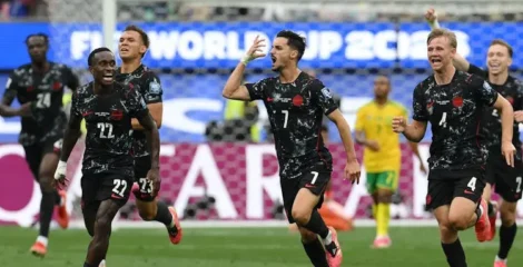 শেষ মুহূর্তের গোলে ইতিহাস গড়ে শেষ ষোলোতে কানাডা