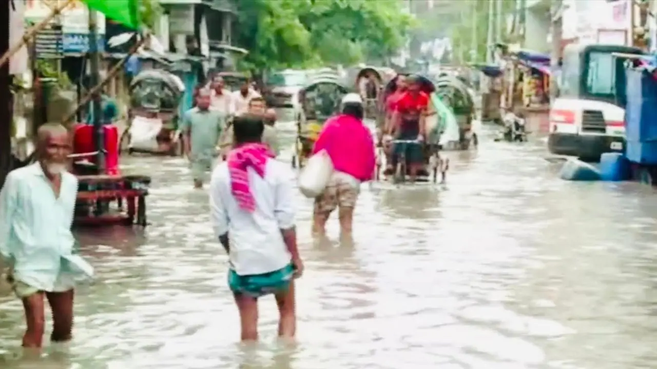 রেকর্ড বৃষ্টিতে ডুবলো চট্টগ্রাম