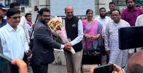 বেনাপোল সীমান্ত দিয়ে বাংলাদেশে এলেন দীনেশ ত্রিবেদী, উষ্ণ অভ্যর্থনা