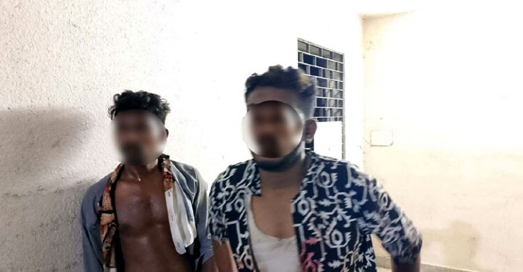 পুলিশকে ছুরিকাঘাত, দুই ছিনতাইকারী গ্রেপ্তার
