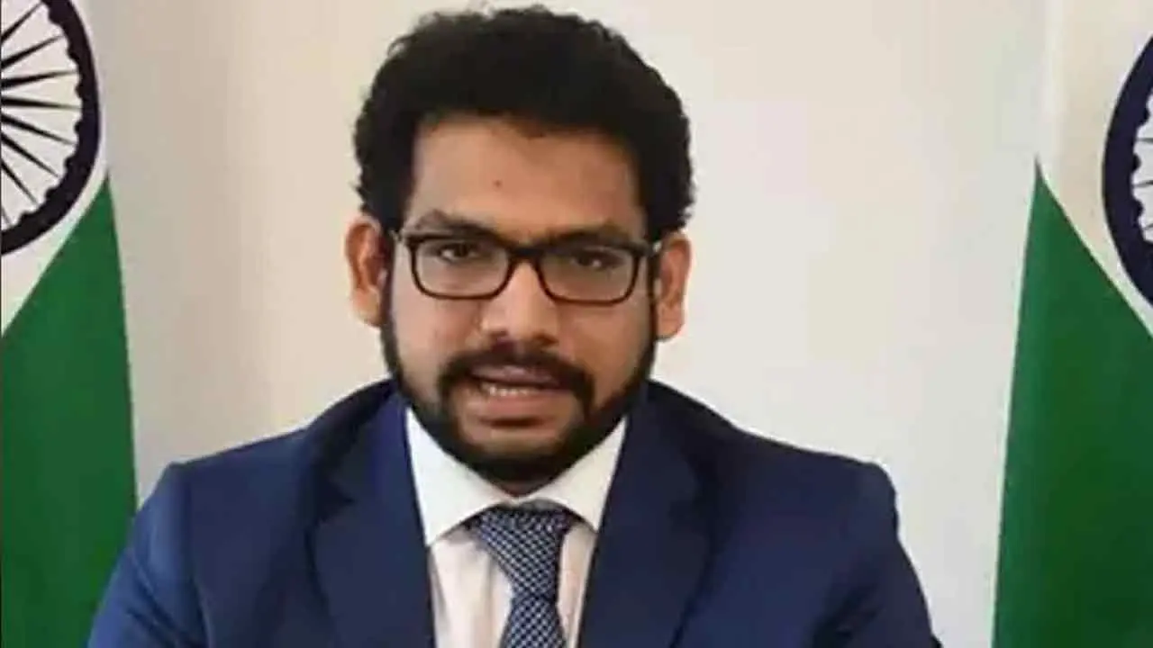 প্রধানমন্ত্রীর উপদেষ্টাকে দিল্লিতে প্রবেশে বাধা, ভারতীয় ভারপ্রাপ্ত হাইকমিশনারকে তলব