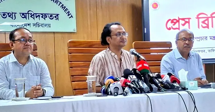 পারফরম্যান্সে অসন্তুষ্ট হলে মন্ত্রিসভায় নতুন মুখ আনতে পারেন প্রধানমন্ত্রী : তথ্য উপদেষ্টা
