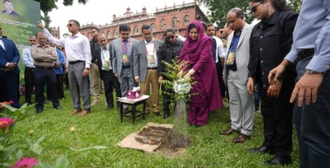 বৃক্ষরোপণ কর্মসূচি ও বিজ্ঞান মেলার উদ্বোধন করলেন ডা. জুবাইদা