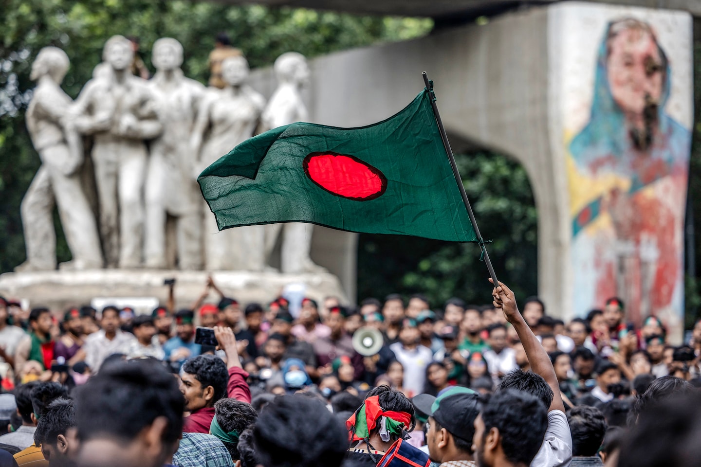 জুলাই শহীদ পরিবার ও আহতদের জন্য মাসিক ভাতার প্রস্তাব