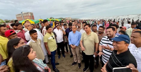কক্সবাজার সৈকত আকস্মিক পরিদর্শনে রশিদুজ্জামান মিল্লাতসহ তিন প্রতিমন্ত্রী