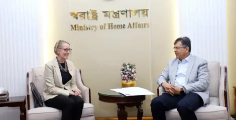 স্বরাষ্ট্রমন্ত্রীর সঙ্গে যুক্তরাজ্যের হাইকমিশনারের সাক্ষাৎ, নিরাপত্তা ও অভিবাসন ইস্যুতে আলোচনা