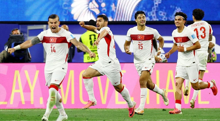 শেষ মিনিটের নাটকীয় গোলে যুক্তরাষ্ট্রকে হারিয়ে বিশ্বকাপ শেষ করল তুরস্ক