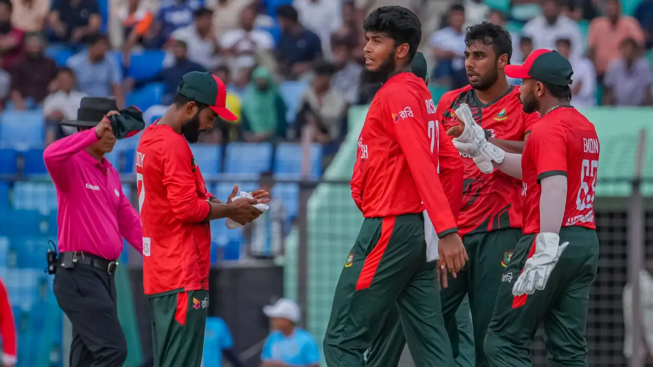 ৭ রানের নাটকীয় হারে সিরিজ খোয়াল বাংলাদেশ