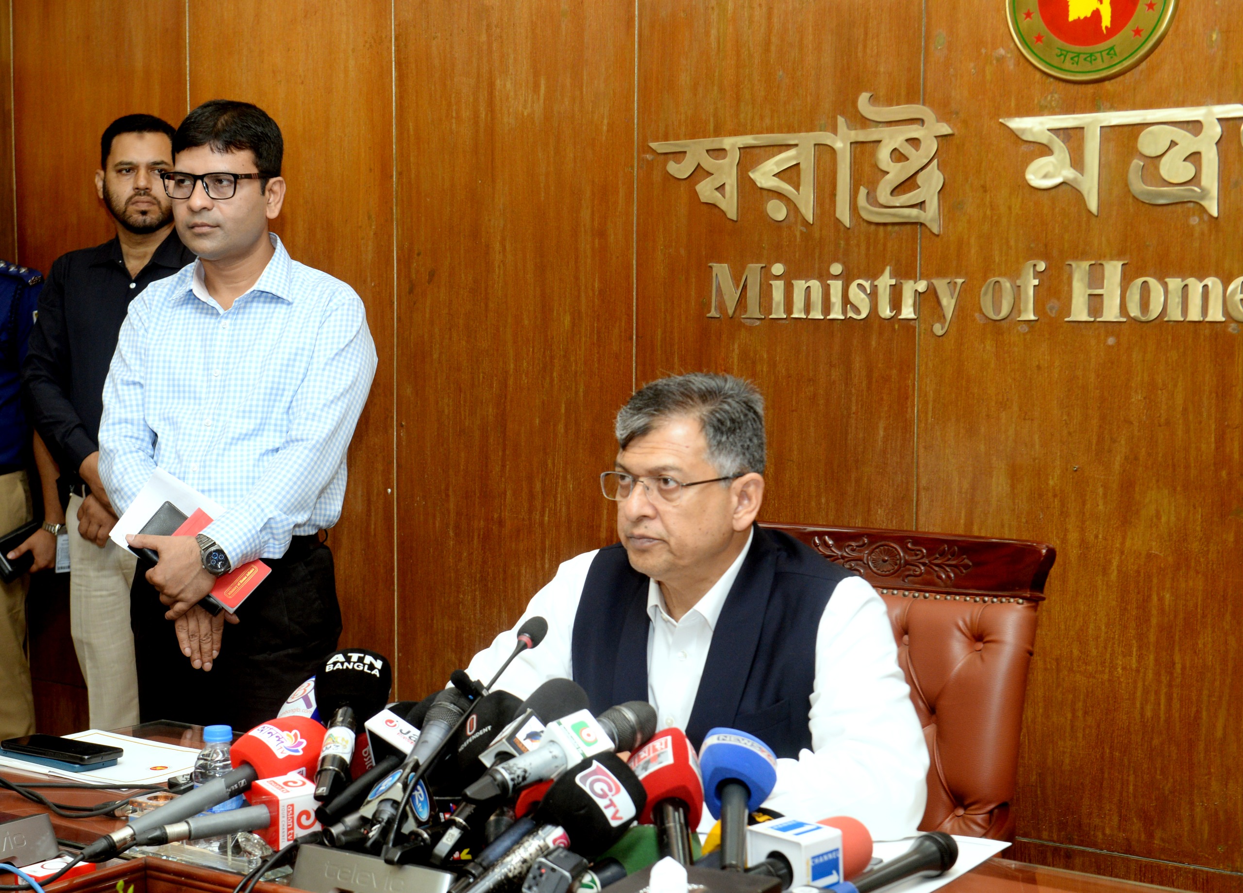 জনবান্ধব পুলিশ গঠনে পুরস্কার-তিরস্কারের নীতি অব্যাহত থাকবে : স্বরাষ্ট্রমন্ত্রী