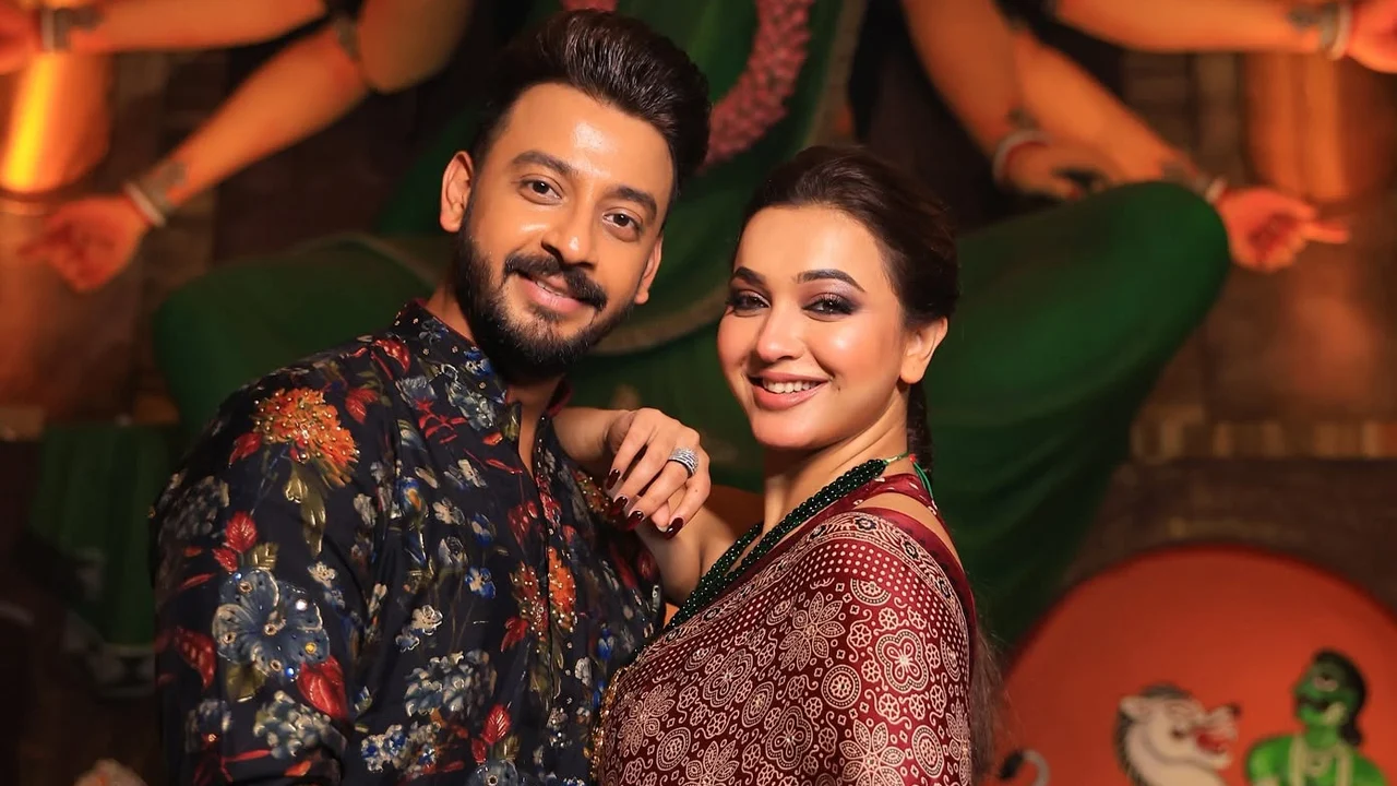 পর্দায় অন্যের সঙ্গে চুম্বন দৃশ্য, কীভাবে মানিয়ে নেন বনি-কৌশানী?