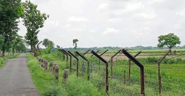 বিরামপুর সীমান্তে ২০-২৫ ভারতীয়কে পুশ-ইনের চেষ্টা, বিজিবি-গ্রামবাসীর বাধা