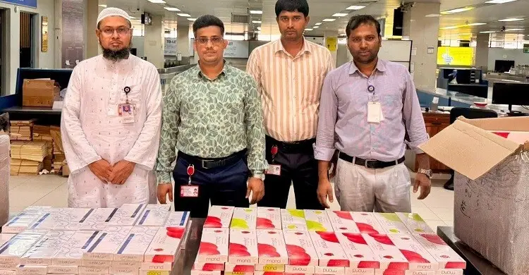 শাহ আমানতে যাত্রীর লাগেজ থেকে ২৩৫ কার্টন বিদেশি সিগারেট জব্দ