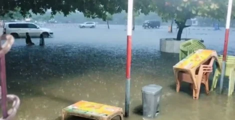 টানা বৃষ্টিতে চট্টগ্রাম বিমানবন্দরের প্রবেশপথ ও পার্কিংয়ে জলাবদ্ধতা
