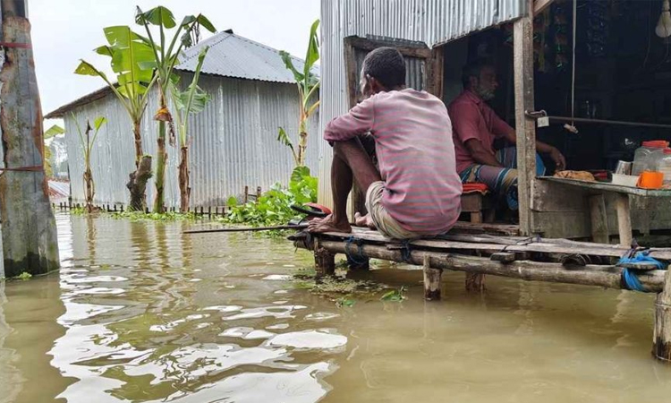 ১০ জেলায় বন্যা পরিস্থিতির অবনতি, কয়েকটি নদীর পানি বিপৎসীমার ওপরে
