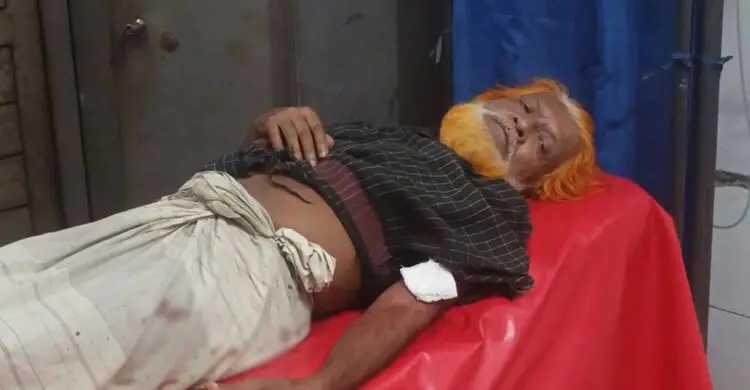 সালিশ বৈঠকে উত্তেজনা, নাতির গুলিতে আহত ৭০ বছরের বৃদ্ধ