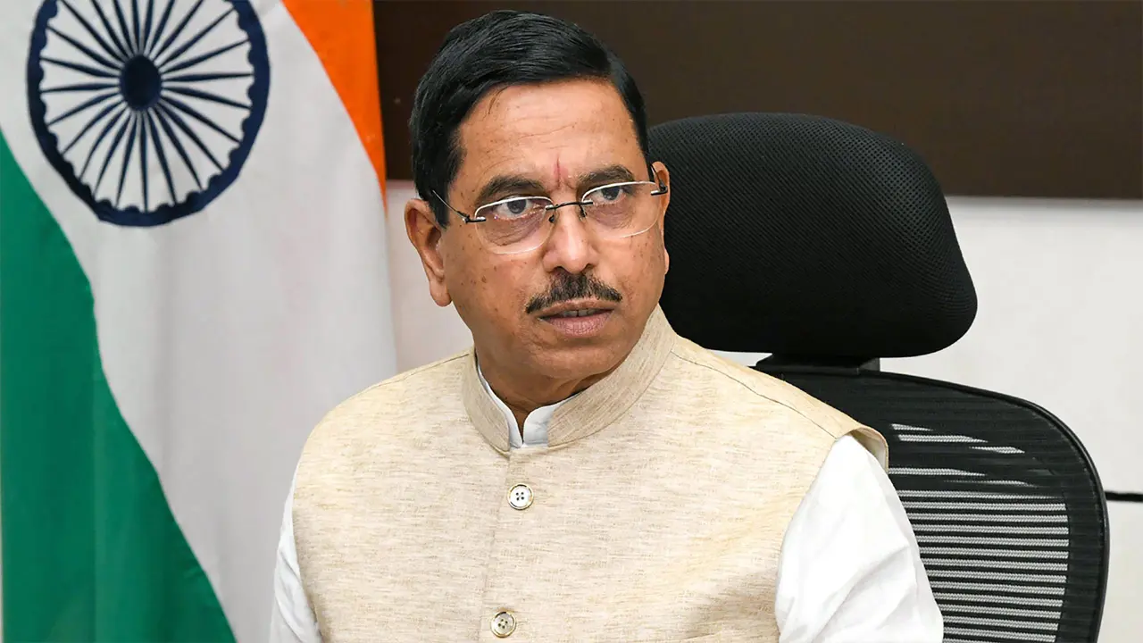 ভারতের নতুন শিক্ষামন্ত্রী প্রহ্লাদ যোশী