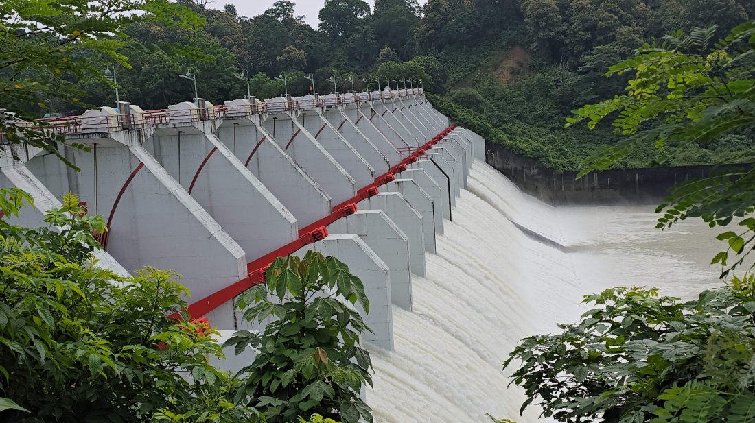 কাপ্তাই হ্রদে পানি বাড়ছে, শনিবার স্পিলওয়ের গেট খুলে পানি ছাড়ার প্রস্তুতি