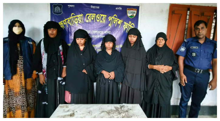 ব্রাহ্মণবাড়িয়া রেলস্টেশনে অভিযানে ছিনতাই চক্রের ১১ নারী সদস্য আটক