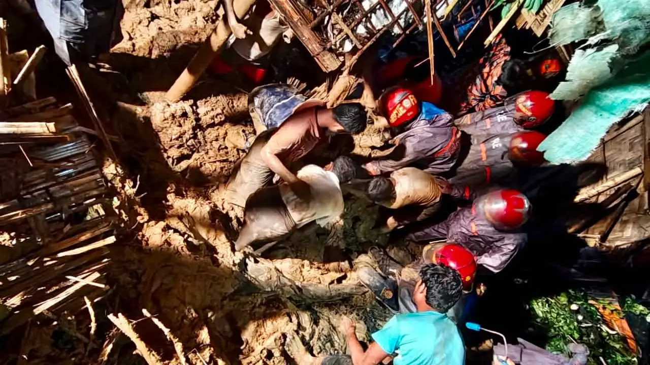 টানা বর্ষণে কক্সবাজারে পাহাড়ধসের মর্মান্তিক ঘটনা, নিহত বেড়ে ৯