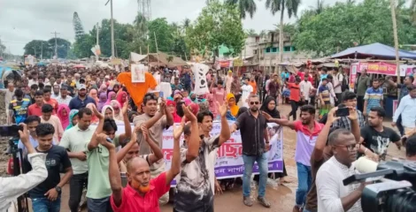 ভিডিও বিতর্কে এমপি নজরুলের বিরুদ্ধে শ্যামনগরে বিক্ষোভ