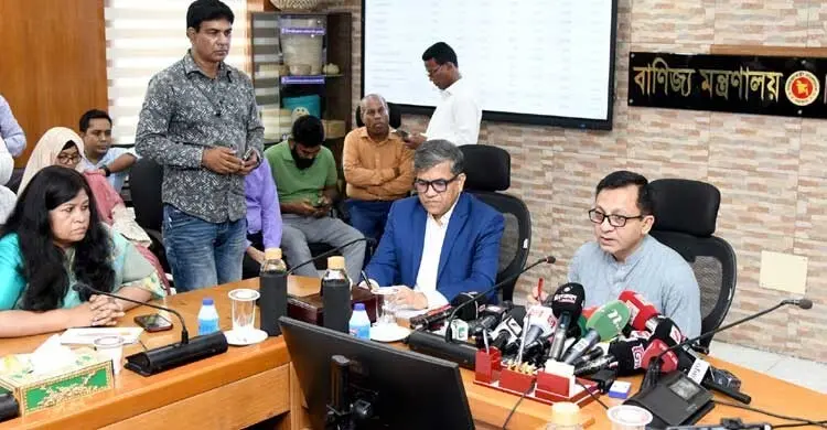 জ্বালানি সংকটের দ্রুত সমাধান সম্ভব নয়, সরকার সর্বোচ্চ গুরুত্ব দিচ্ছে : বাণিজ্যমন্ত্রী