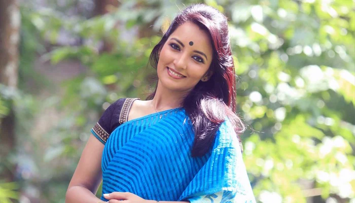 গবেষণাভিত্তিক অনুষ্ঠানের টানে উপস্থাপনায় ফিরলেন মুনমুন
