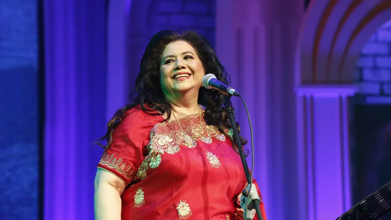 শিল্পকলার আয়োজনের প্রশংসায় রুনা লায়লা