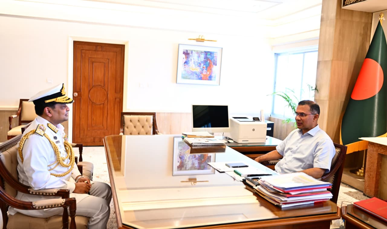প্রধানমন্ত্রীর সঙ্গে সৌজন্য সাক্ষাৎ করলেন নবনিযুক্ত নৌবাহিনী প্রধান