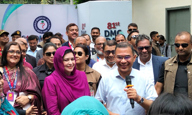 জুবাইদা রহমানের স্মৃতিবিজড়িত হোস্টেলে প্রধানমন্ত্রী, শিক্ষার্থীদের সঙ্গে সেলফিতে প্রাণবন্ত মুহূর্ত