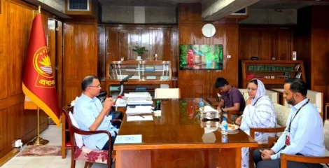 জুলাই শহীদের পরিবারকে সহায়তার আশ্বাস, ক্যানসার আক্রান্ত সন্তানের খোঁজ নিলেন প্রধানমন্ত্রী