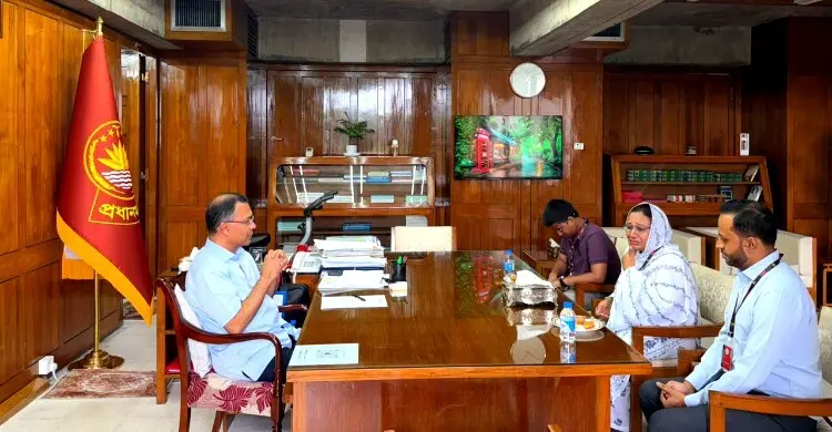 জুলাই শহীদের পরিবারকে সহায়তার আশ্বাস, ক্যানসার আক্রান্ত সন্তানের খোঁজ নিলেন প্রধানমন্ত্রী