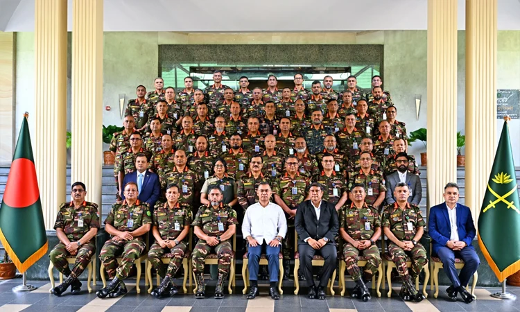 আধুনিক ও প্রযুক্তিনির্ভর সেনাবাহিনী গড়ে তুলতে সরকার বদ্ধপরিকর : প্রধানমন্ত্রী