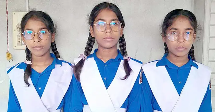 একসঙ্গে জন্ম, এবার একসঙ্গেই প্রাথমিক বৃত্তি পেল তিন বোন