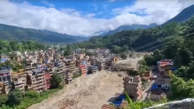নেপাল-তিব্বত সীমান্তে কেন এই আকস্মিক বন্যা?