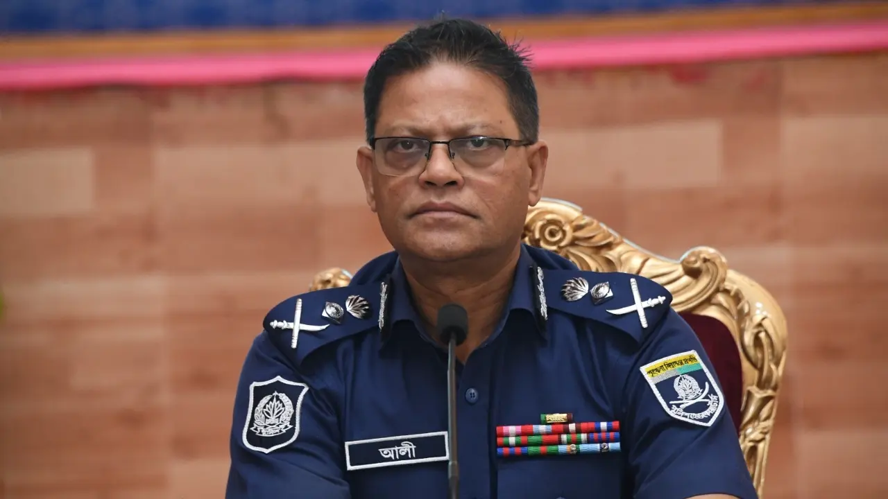 ঊর্ধ্বতন কর্মকর্তাদের সরাসরি মনিটরিং বাড়ানোর নির্দেশ আইজিপির