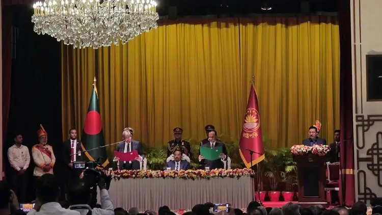 রাষ্ট্রপতি হিসেবে শপথ নিলেন মির্জা ফখরুল ইসলাম আলমগীর