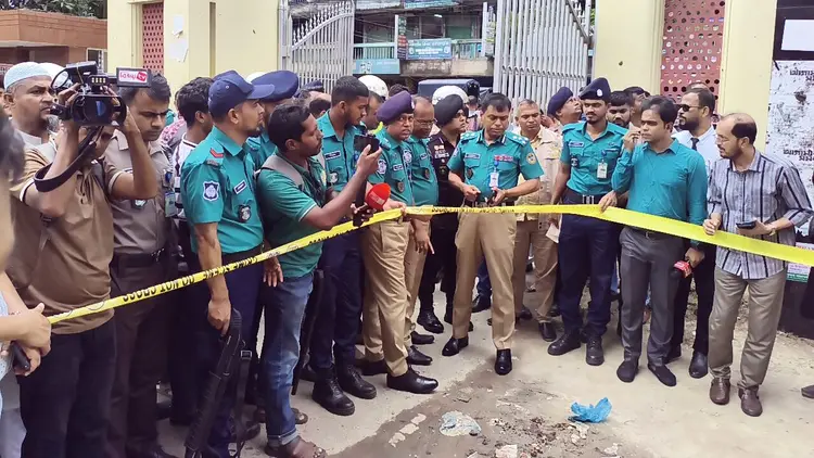 বরিশাল আদালত চত্বরে ককটেল বিস্ফোরণ, আতঙ্ক